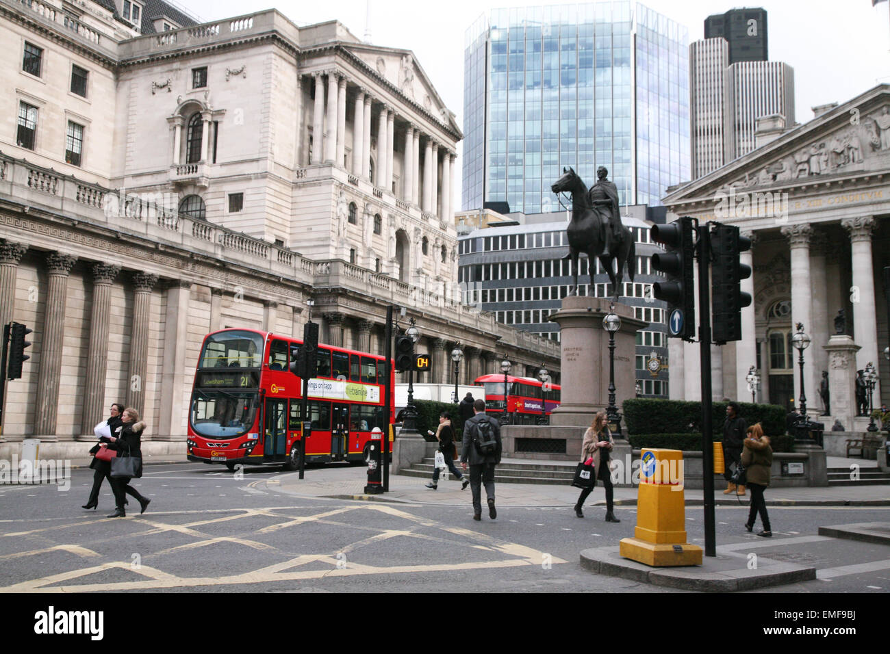 Equestrian Statue of the Duke of Wellington , with commuters and local transport, at the Royal Exchange, London , England. Stock Photo