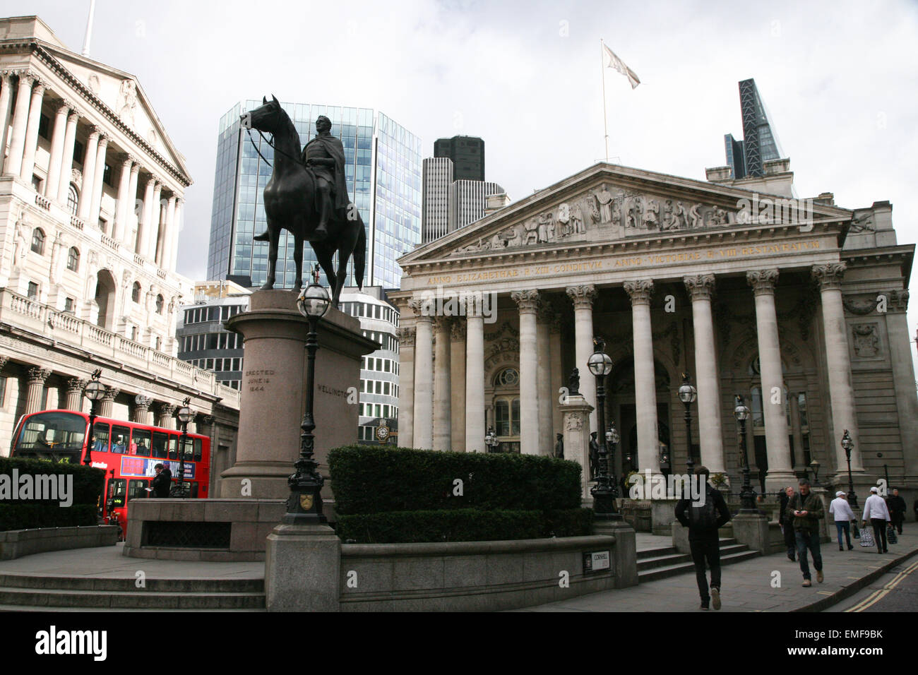 Duke of Wellington Equestrian Statue, The Royal Exchange, City of London, with local commuters, England, UK. Stock Photo