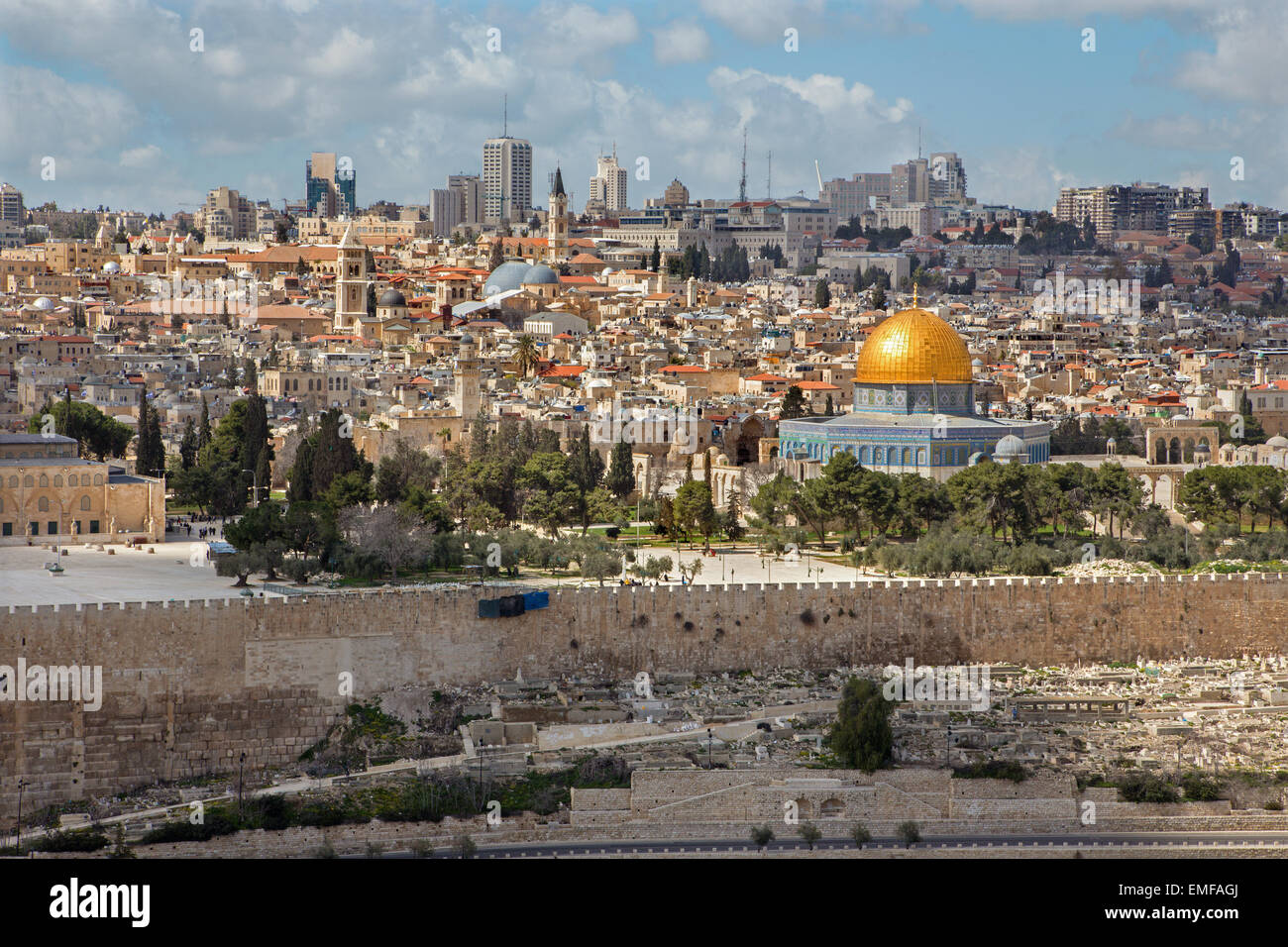 Jerusalem - Outlook from Mount of Olives to old city Stock Photo - Alamy