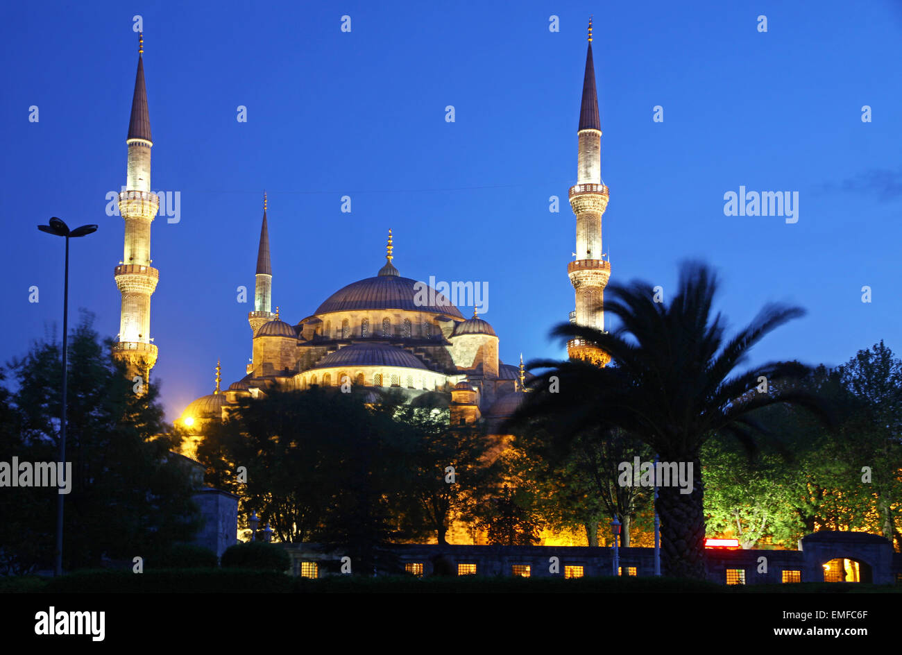 Blue mosque night sultanahmet istanbul hi-res stock photography and ...