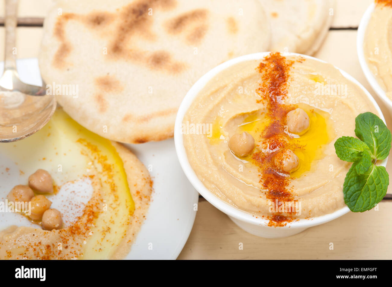 Hummus with pita bread hires stock photography and images Alamy