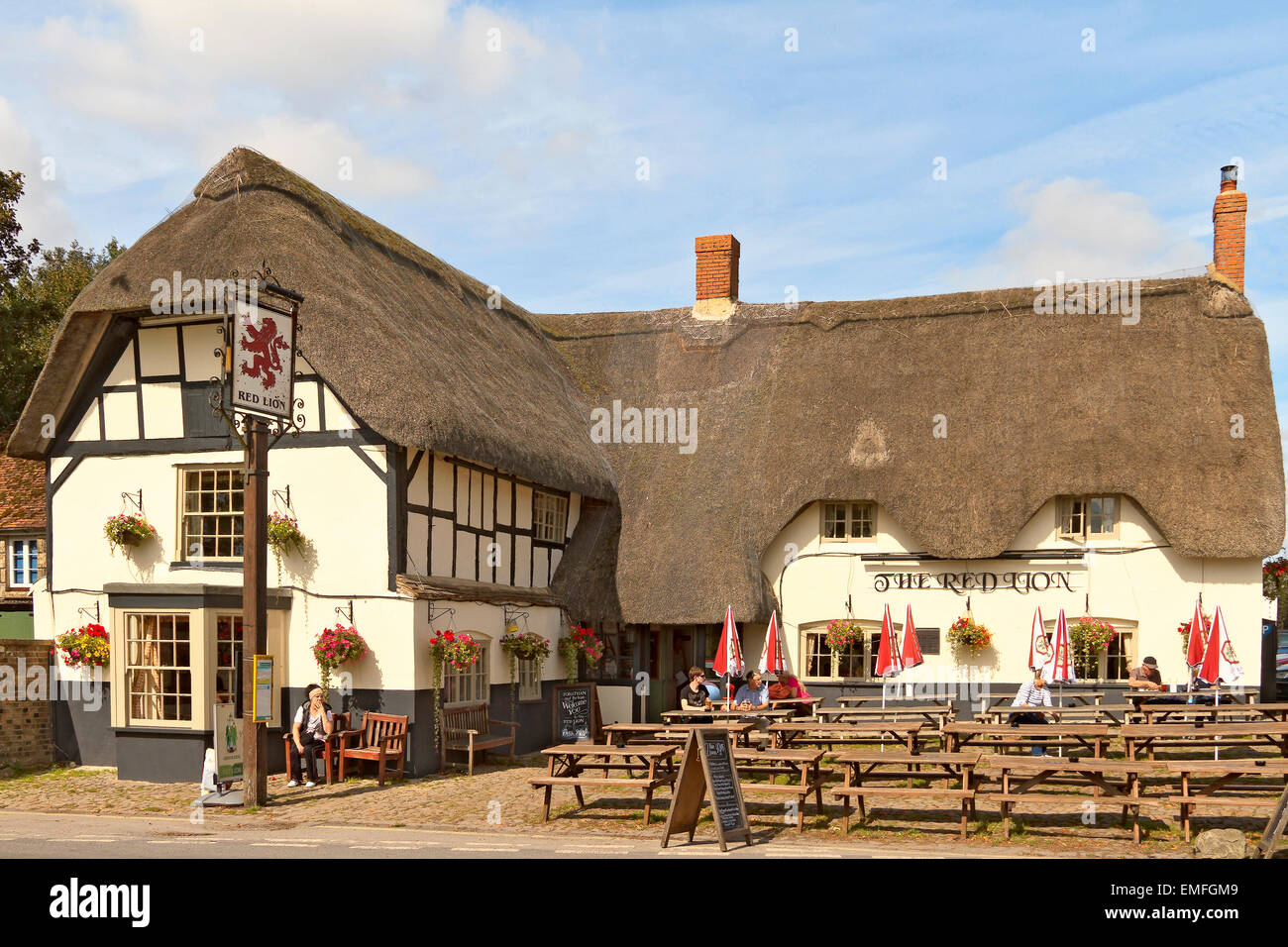 UK Wiltshire Avebury Red Lion Public House Stock Photo Alamy