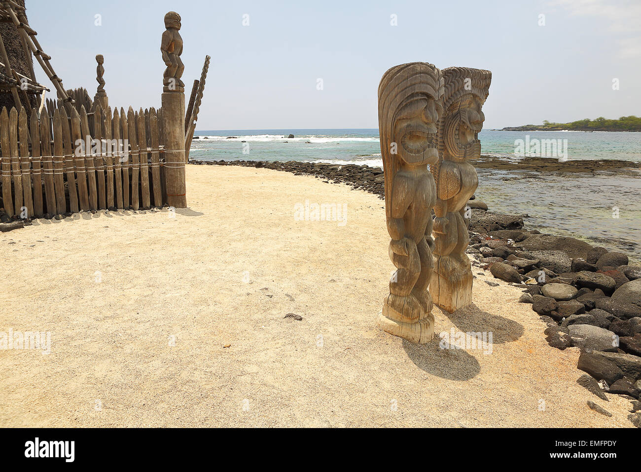 Carved tiki gods at Puuhonua O Honaunau (City of Refuge) National Park, the big island of Hawaii Stock Photo