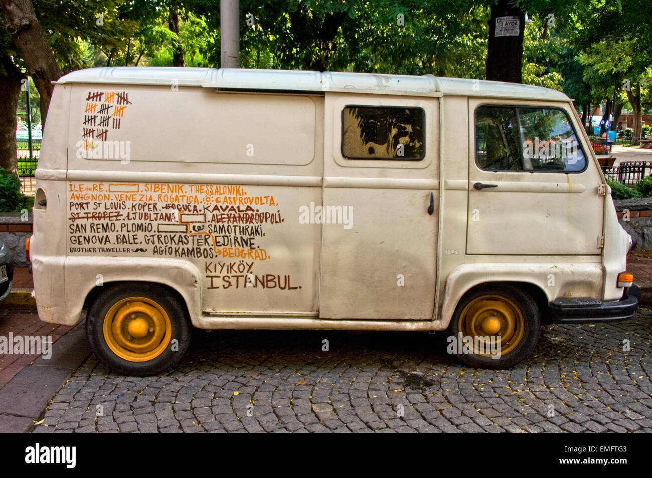 Old van rusty hi-res stock photography and images - Alamy