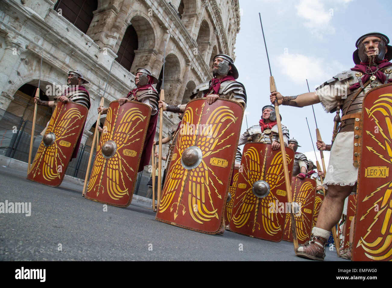 Rome, Italy. 19th Apr, 2015. The parade, with groups of historical re-enactment from Italy and Europe, leaving from the Circus Maximus to Via dei Fori Imperiali. © Davide Fracassi/Pacific Press/Alamy Live News Stock Photo