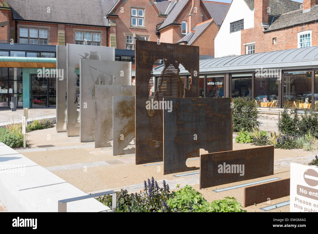 'Towards Stillness' a work of public art to reflect the life of Richard III situated in Leicester Cathedral Gardens Stock Photo