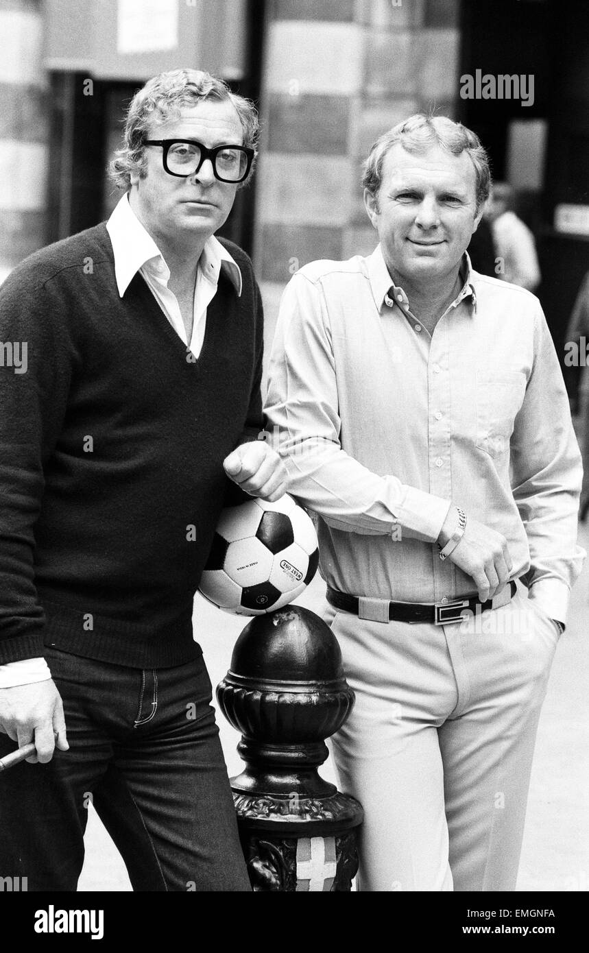 Actor Michael Caine with England football legend Bobby Moore who both star in the new film 'Escape To Victory'. 1st September 1981. Stock Photo