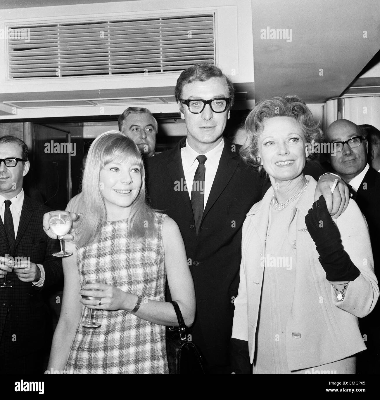 Variety Club Awards. Barbara Ferris, Michael Caine and Anna Neagle. 14th March 1967. Stock Photo