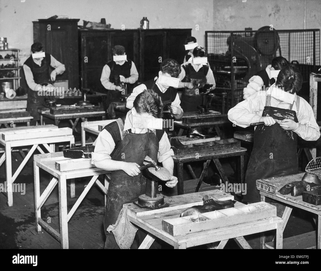 Boys of Polmont Young Offenders Institution in Reddingmuirhead, Falkirk learning how to repair boots in the well wquipped workshop at the borstal. 15th June 1955. Stock Photo