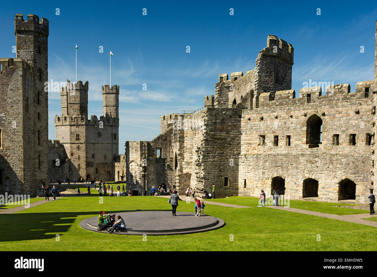 UK, Wales, Gwynedd, Caernarfon, Caernarfon Castle, visitors in Upper Ward Stock Photo