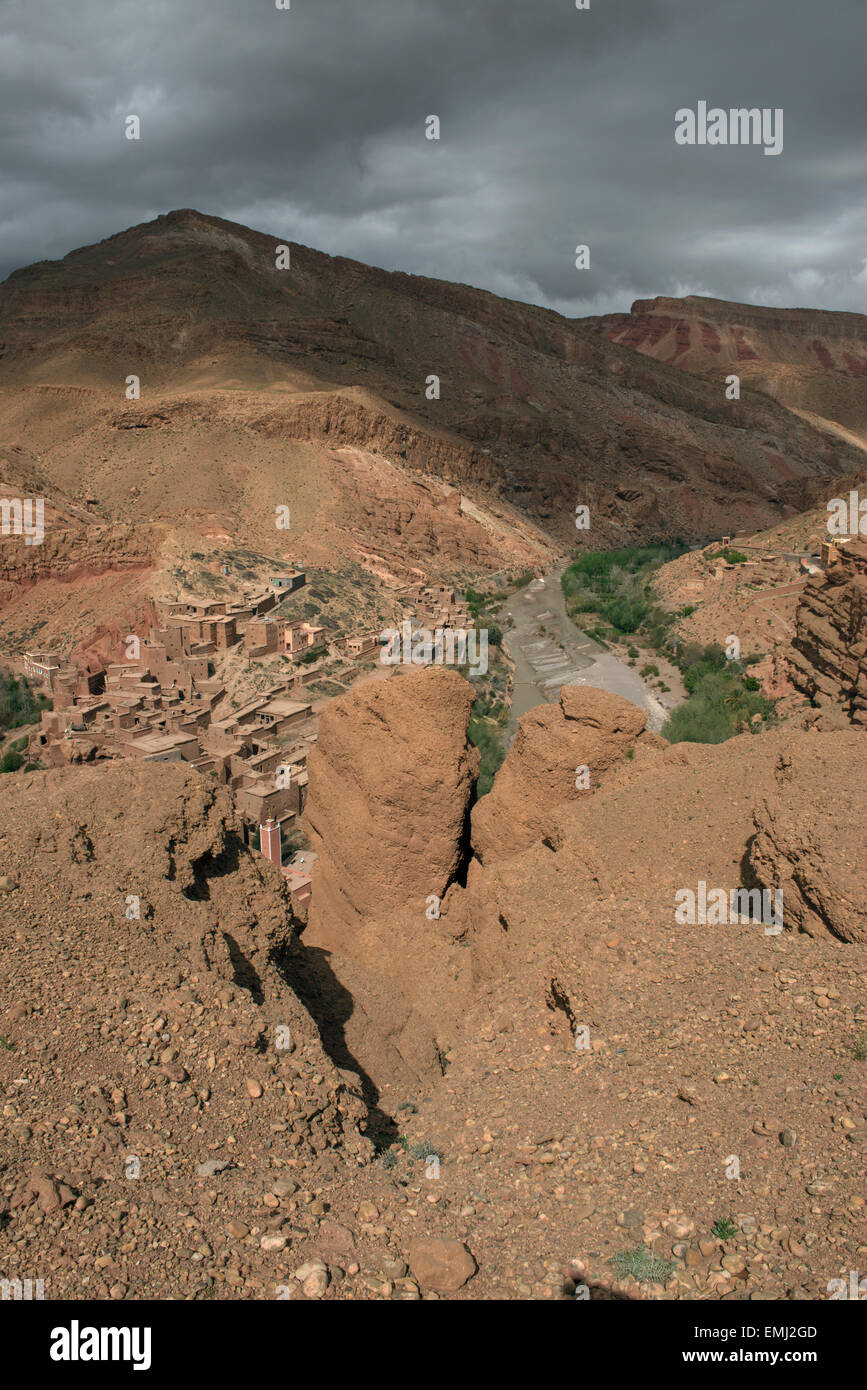 Overview of Kelaa M'Gouna, on Dades River.  Conglomerate, classic sedimentary rock, in High Atlas Mountains, Morocco.  Ourzazate Stock Photo