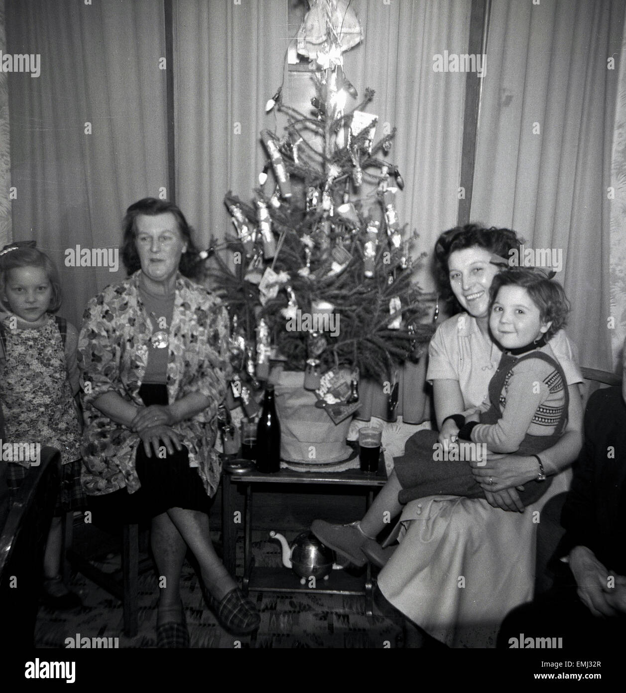 1950s Historical A Happy Family Xmas Mum Grandma And Two Children Stock Photo Alamy