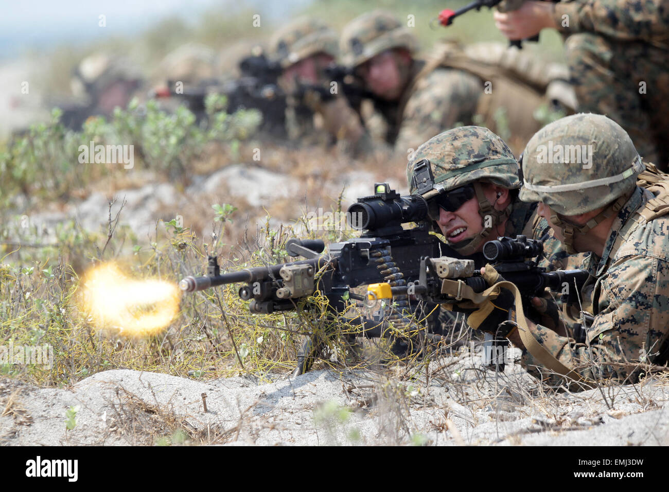 (150421) -- ZAMBALES PROVINCE, April 21, 2015 (Xinhua) -- Soldiers of U.S. Marines and the Armed Forces of the Philippines (AFP) participate in the Amphibious Assault training as part of the U.S.-Philippines military exercises at the Naval Education and Training Command of the Philippine Navy in Zambales Province, the Philippines, April 21, 2015. The 'Shoulder to Shoulder' (Local name: Balikatan) exercises begins in locations in five provinces of the Philippines on April 20, involving 11,500 Filipino and U.S. military personnel. (Xinhua/Rouelle Umali) Stock Photo