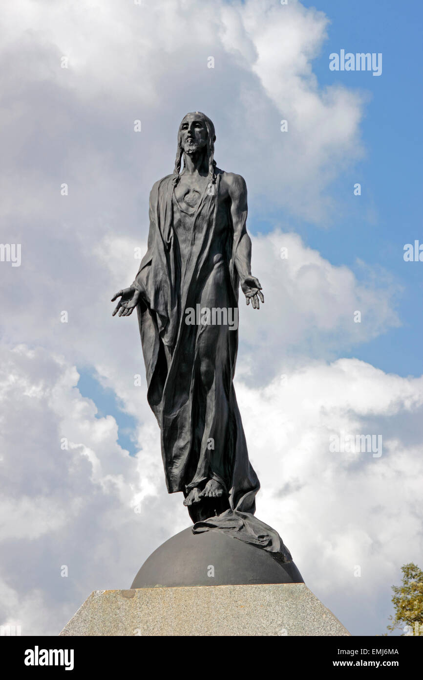 statues and sculpture Columbus Colon Cemetery one of worlds