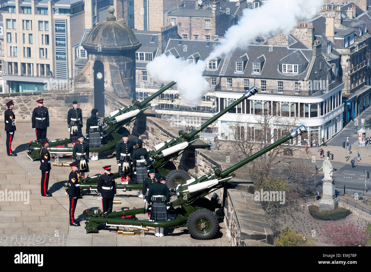 21 gun salute, for HM Queen Elizabeth II, Edinburgh Castle Stock Photo