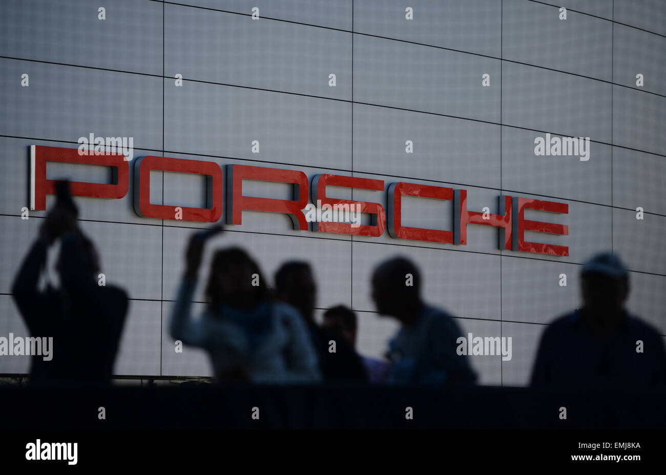 Stuttgart, Germany. 21st Apr, 2015. Spectators and visitors stand in front of the Porsche Museum during a show match at the WTA tennis tournament in Stuttgart, Germany, 21 April 2015. Photo: Marijan Murat/dpa/Alamy Live News Stock Photo