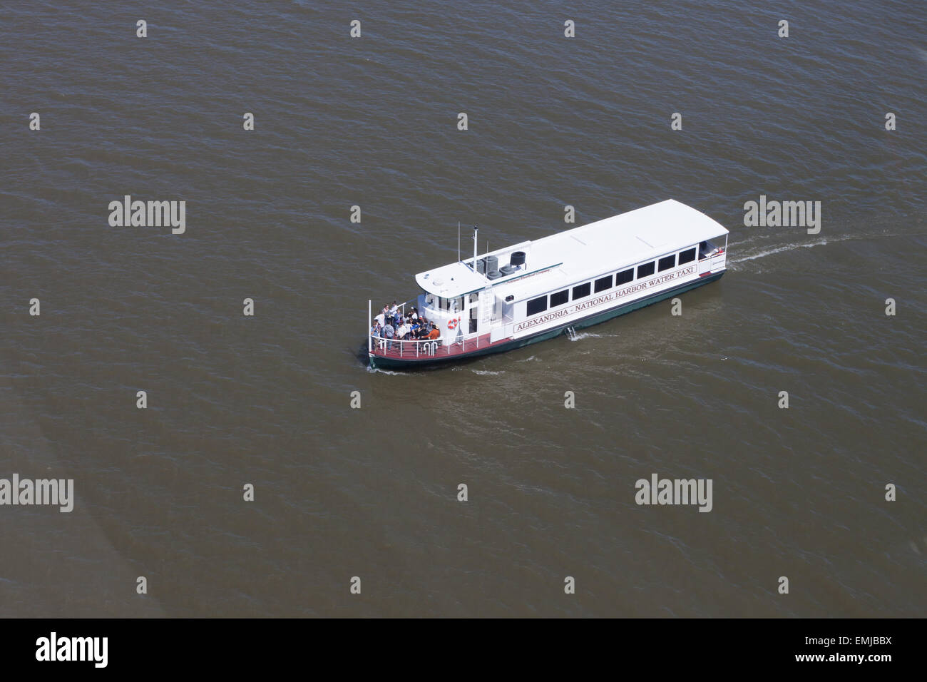 alexandria-to-national-harbor-ferry-stock-photo-alamy