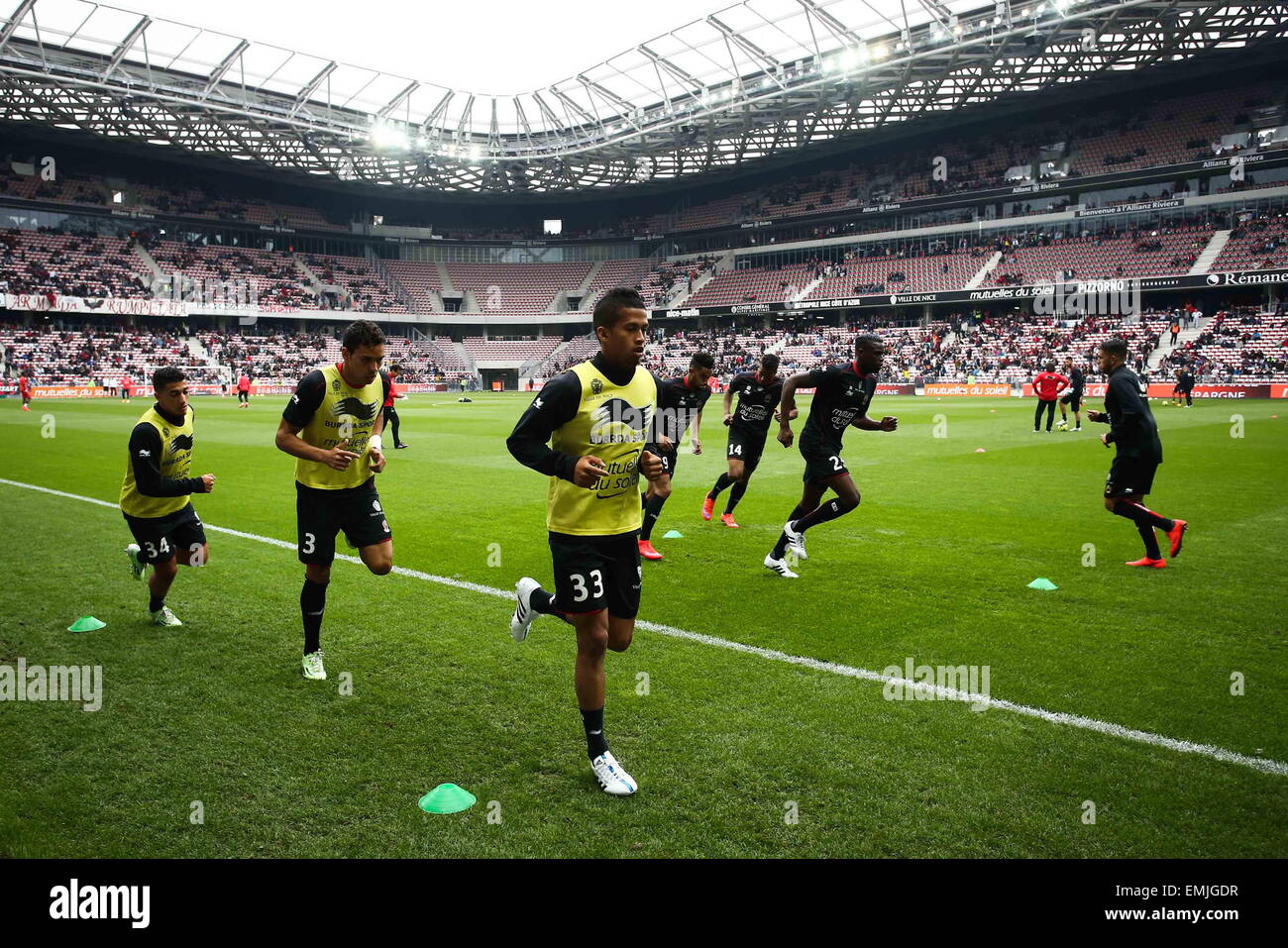 Echauffement Nice - 18.04.2015 - Nice/Paris Saint Germain - 33eme journee de Ligue 1.Photo : Serge Haouzi/Icon Sport Stock Photo