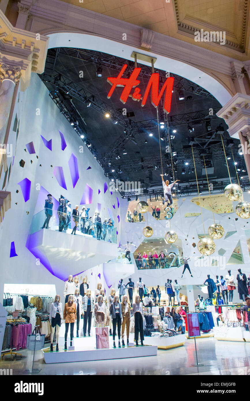 Exterior of an H&M store in Las Vegas strip Stock Photo - Alamy