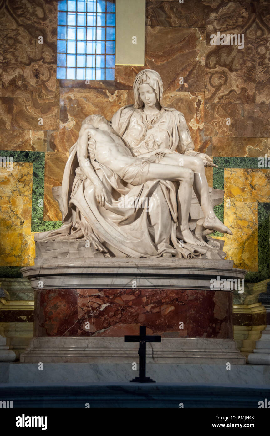 Michelangelo pieta st peter's basilica hires stock photography and