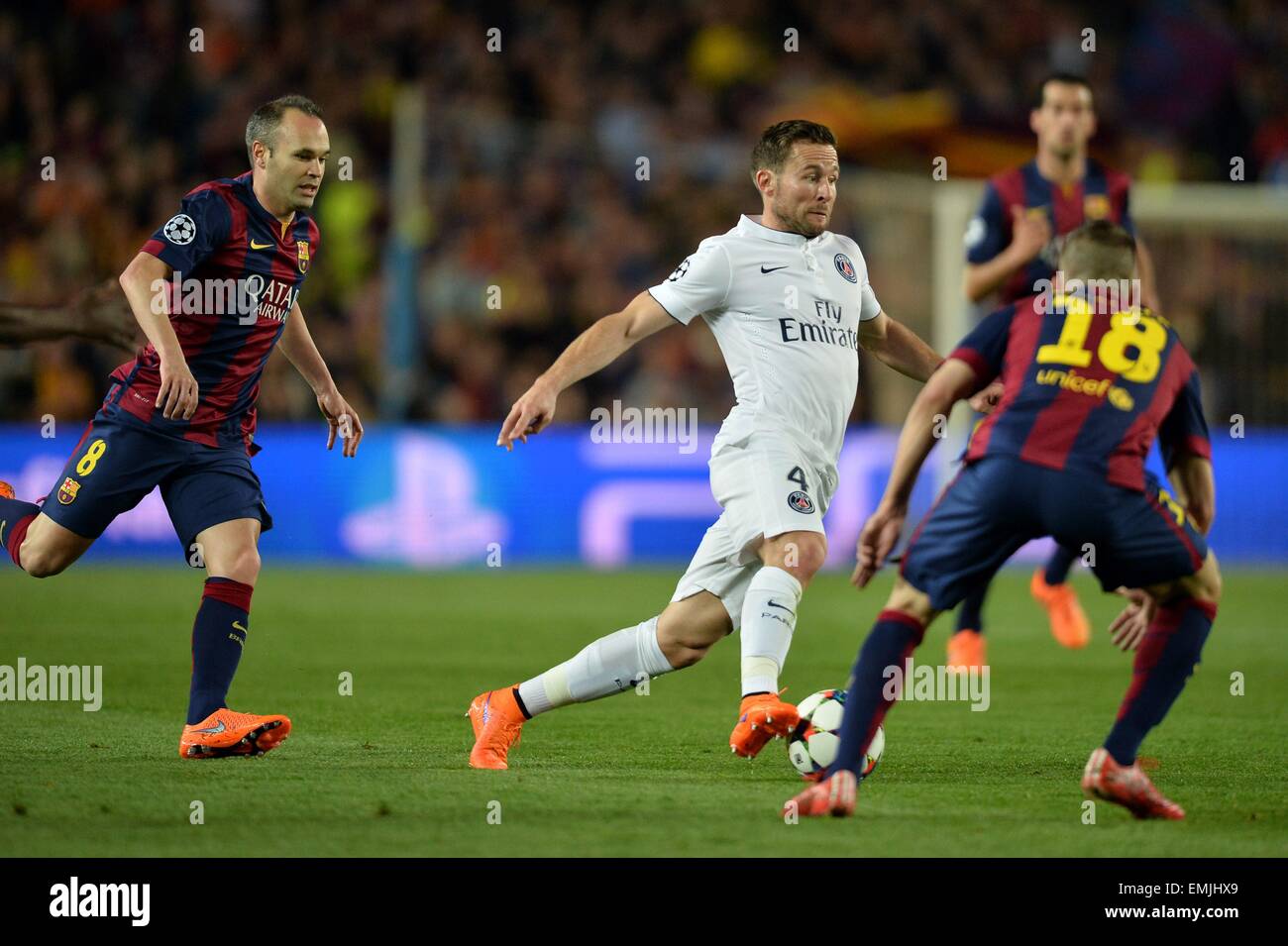 Nou Camp, Barcelona, Spain. 21st Apr, 2015. UEFA Champions League quarter-final, second leg. Barcelona versus Paris St Germain. Yohan Cabaye (psg) cuts inside Alba (Barca) Credit:  Action Plus Sports/Alamy Live News Stock Photo