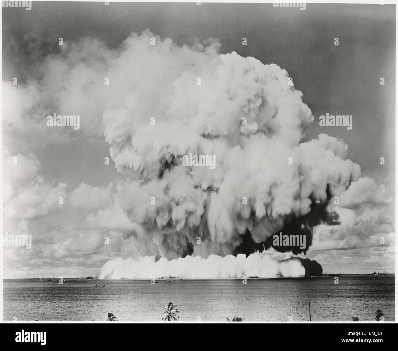 U.S. Military Atomic Bomb Test and Resulting Explosion, Crossroads Target Fleet, Bikini Island, Pacific Ocean, 1946 Stock Photo