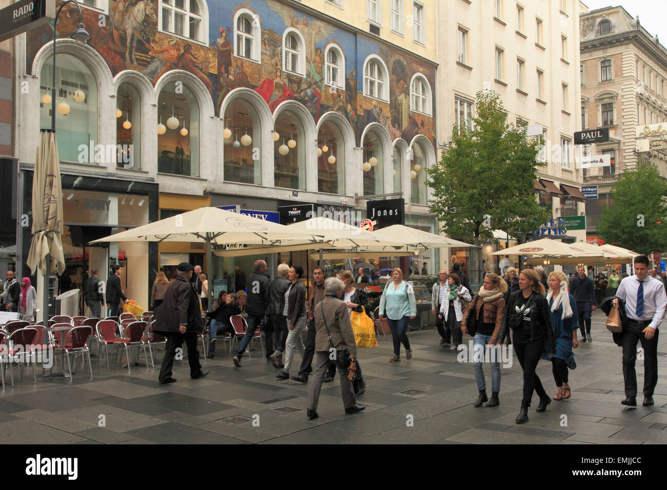 Austria Vienna Kärntner Strasse people shops cafes pedestrian street scene Stock Photo