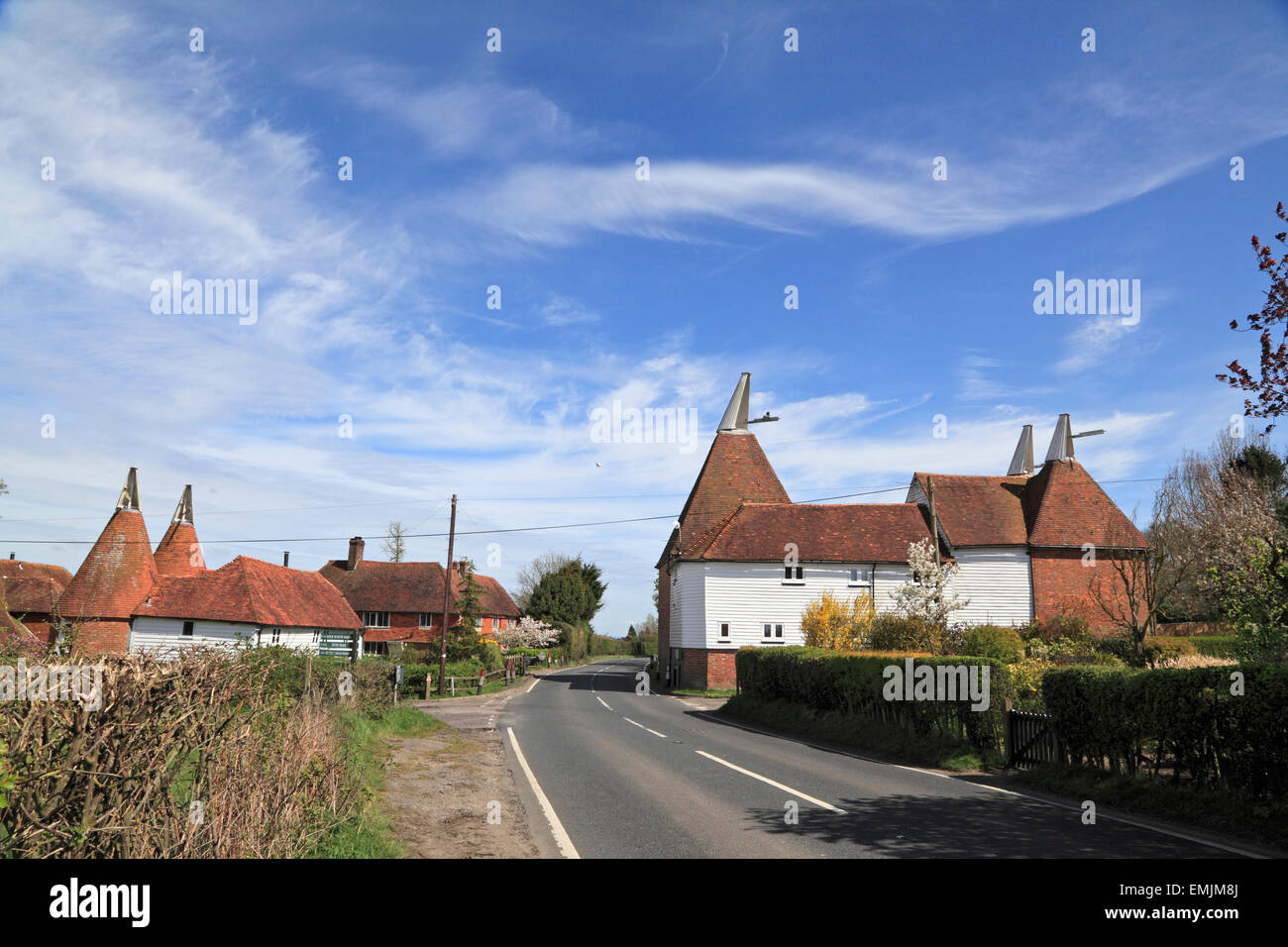Kentish Oast Houses, Kent, UK. Traditional Kent countryside scene Stock Photo