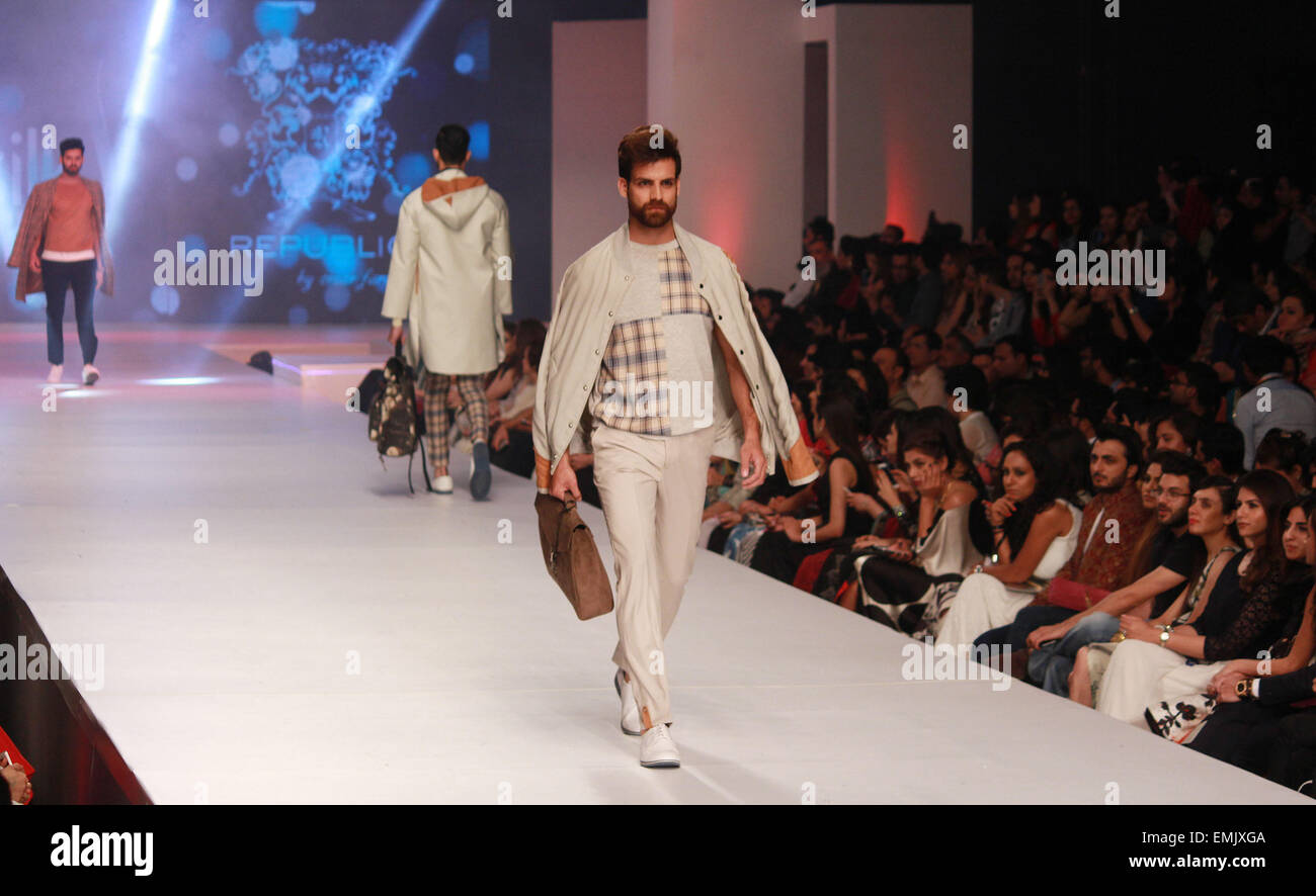 Lahore, Pakistan. 21st Apr, 2015. The models presented the creation of