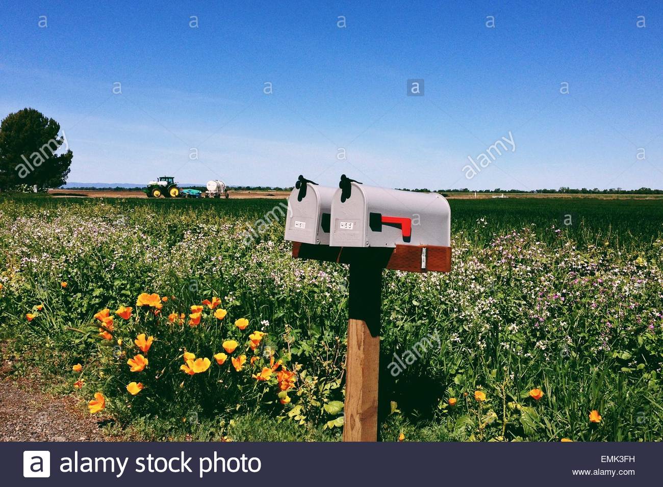 Tractor Mailbox Stock Photos & Tractor Mailbox Stock Images Alamy