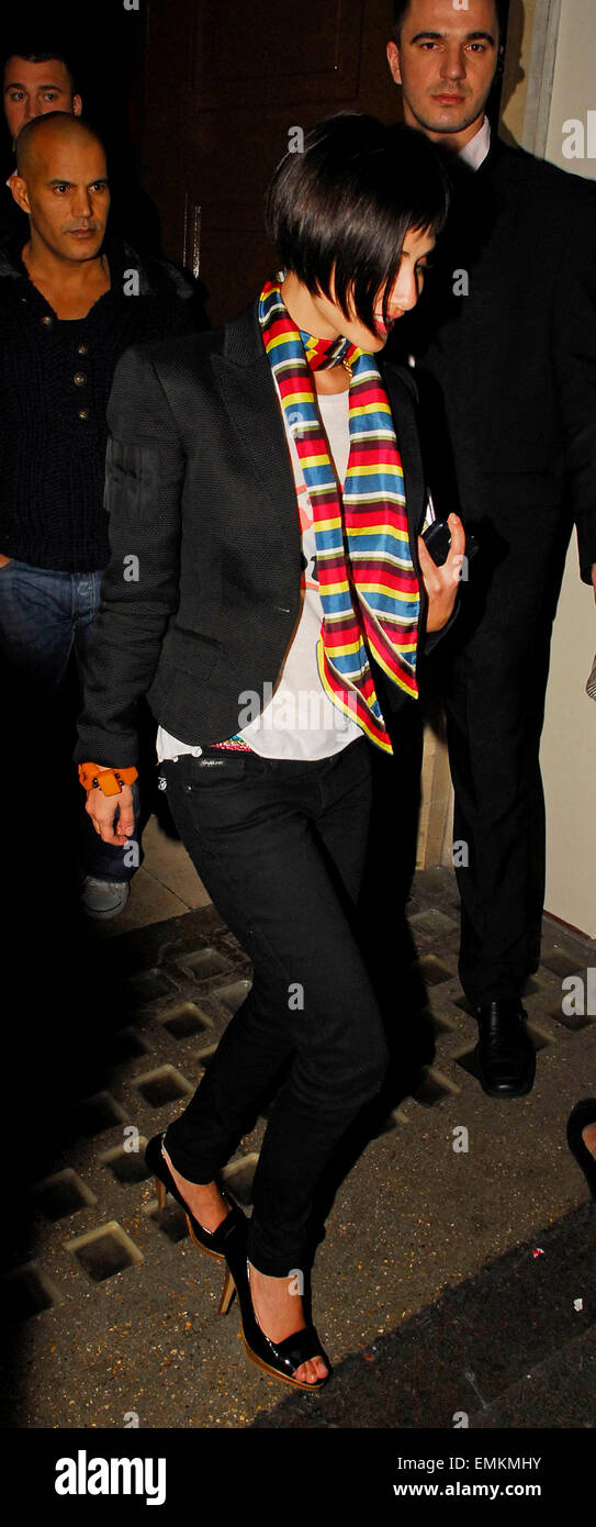 21 03 2007 London Natalie Imbruglia Sporting A New Short Haircut