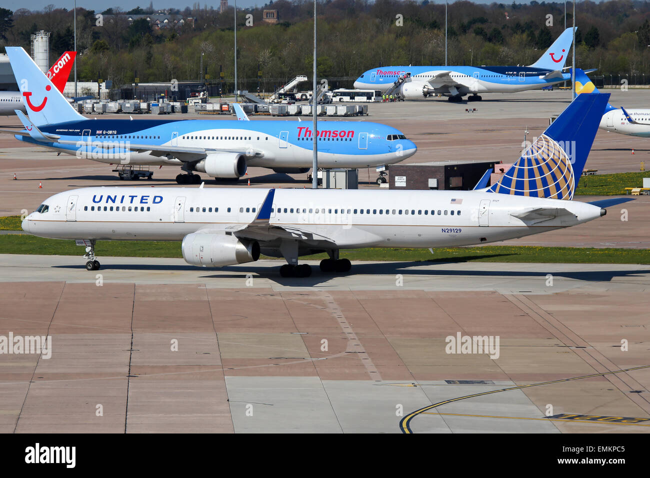 United Airlines Boeing 757-200 taxis to the active runway at Manchester airport. Stock Photo
