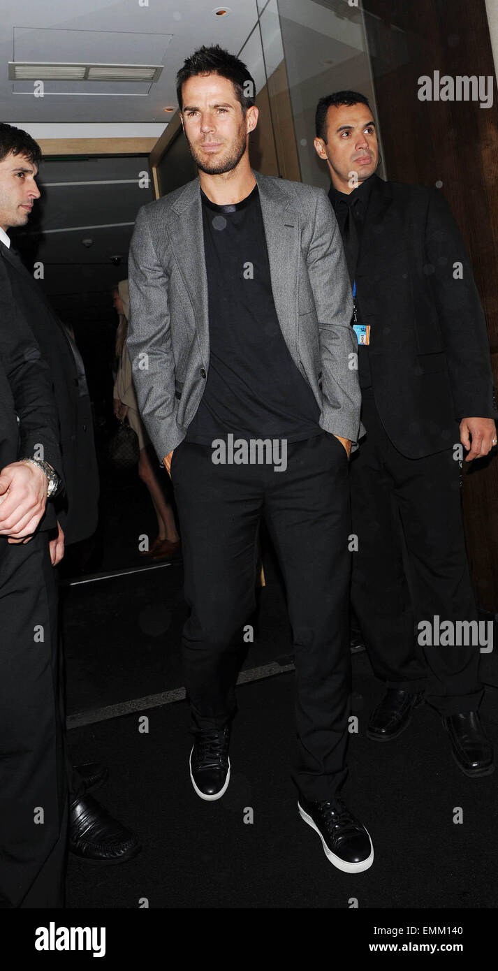 26 August 2010 London Jamie Redknapp And Louise Redknapp Leaving The Nobu Restaurant Berkeley Street After Eating With Friends Matt Dawson And Wife Emma Stutzman Stock Photo Alamy