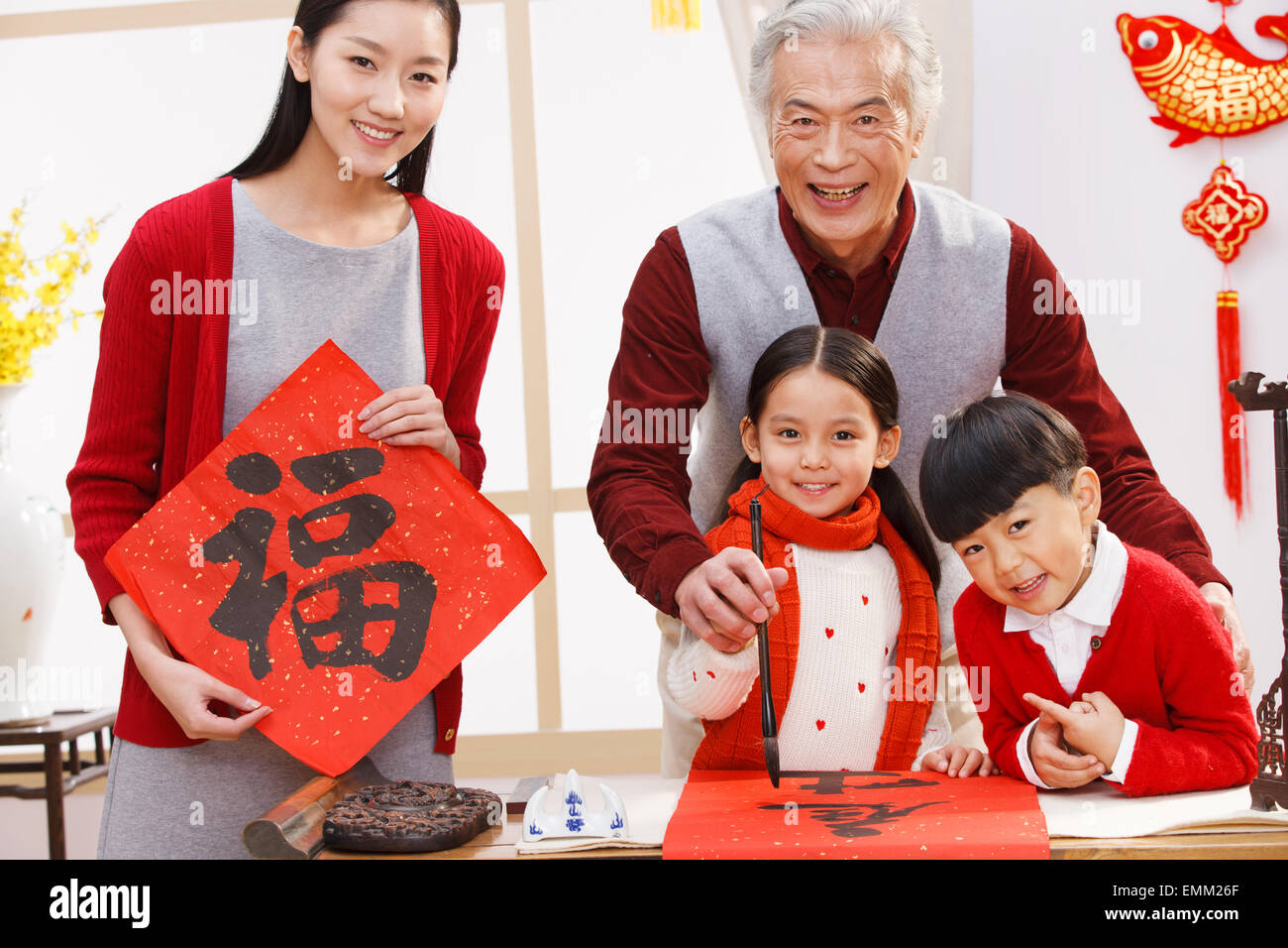 Happy family write Spring Festival couplets to prepare for the holiday