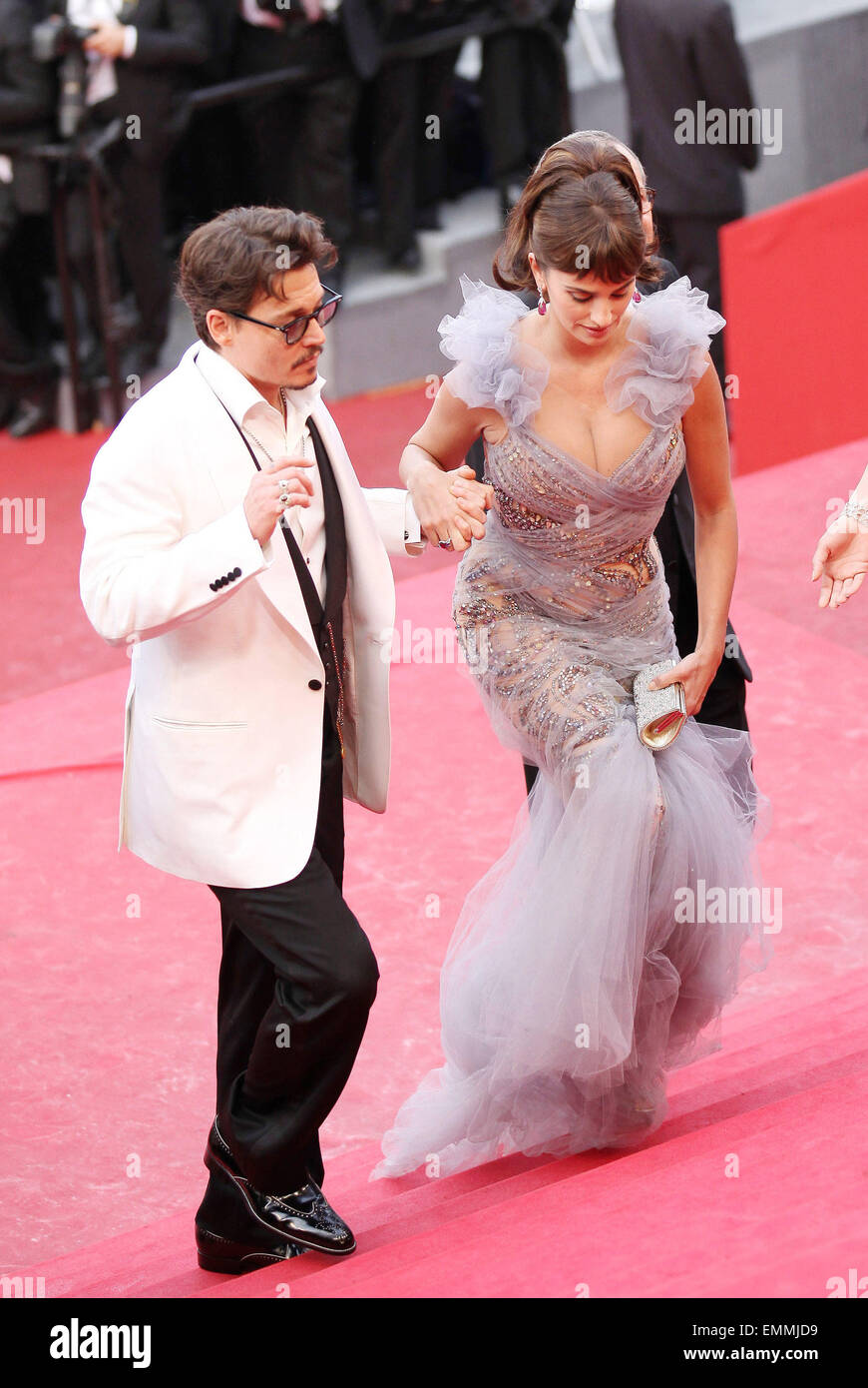 14 May 2011 Cannes Penelope Cruz And Johnny Depp On The Red Carpet Stock Photo Alamy