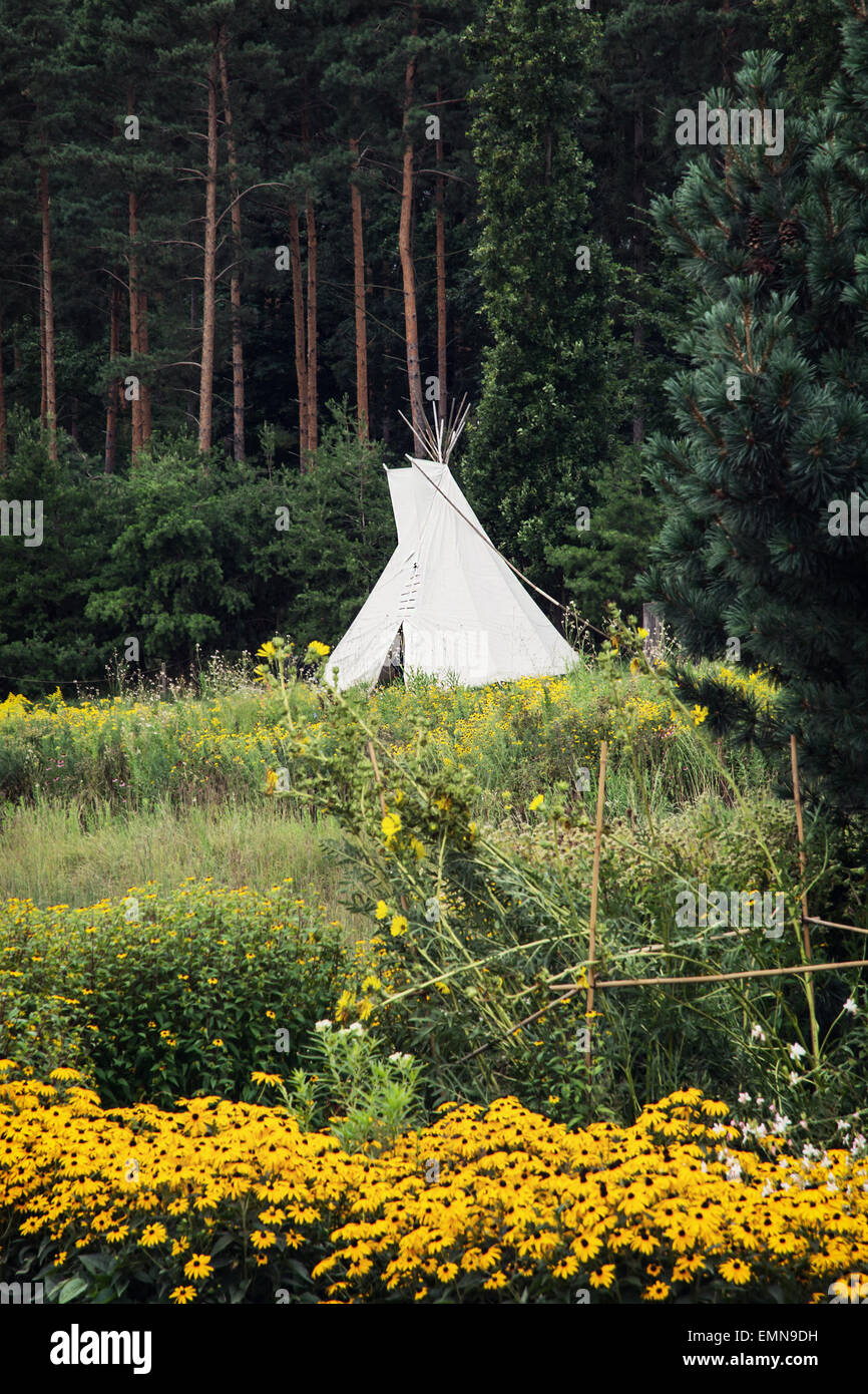 Teepee shelter indians hi-res stock photography and images - Alamy