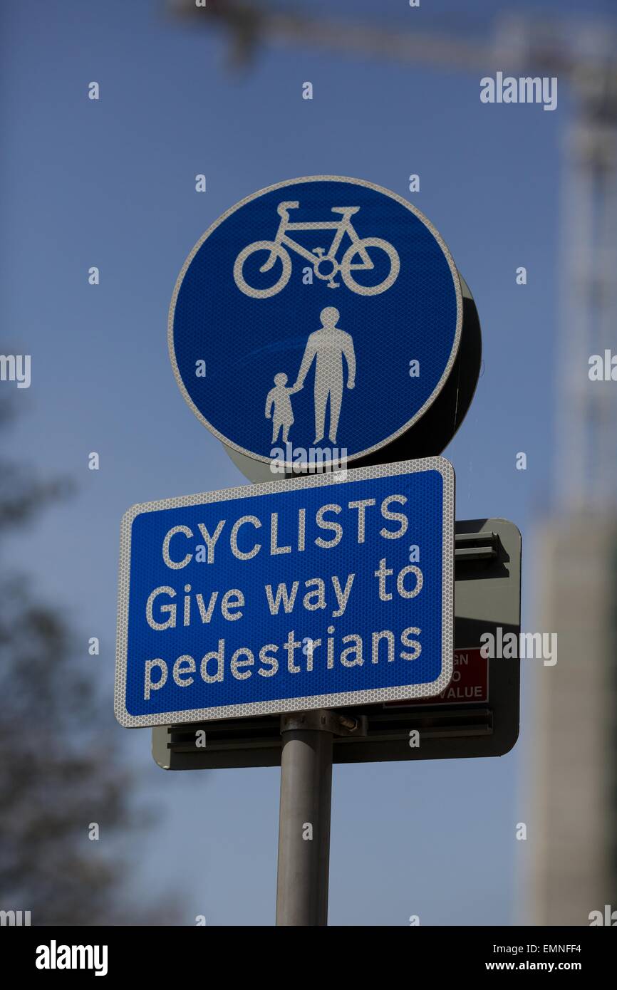 Cyclists give way pedestrians sign hires stock photography and images