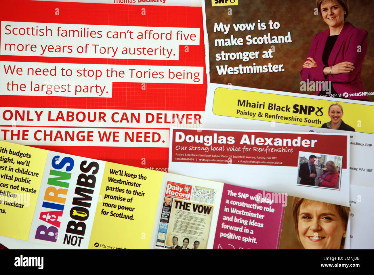 Labour and SNP canvasing literature in Scotland for the 7 May 2015 vote Stock Photo