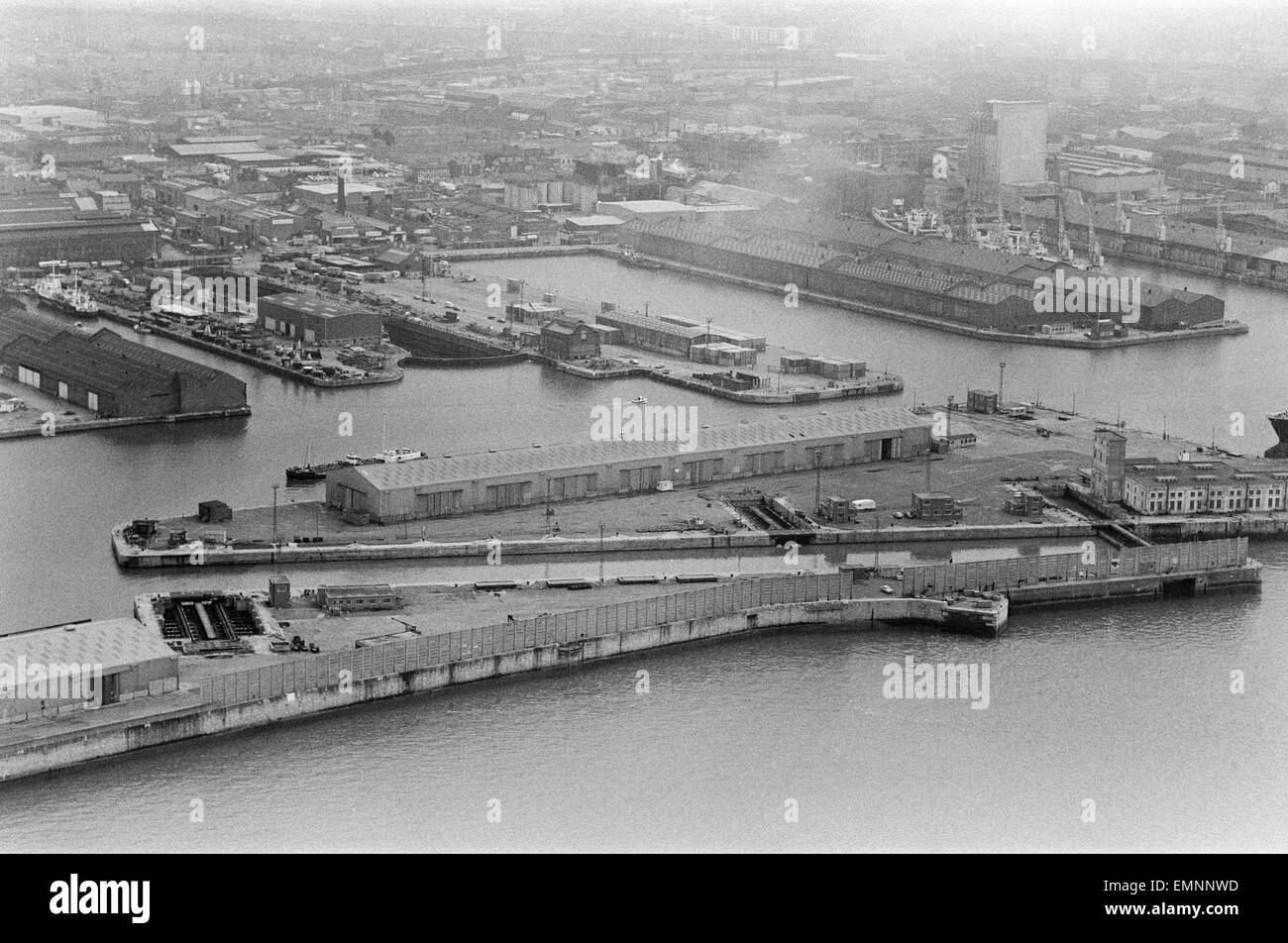 Aerial view of Liverpool Docks, Merseyside.17th August 1980. Stock Photo