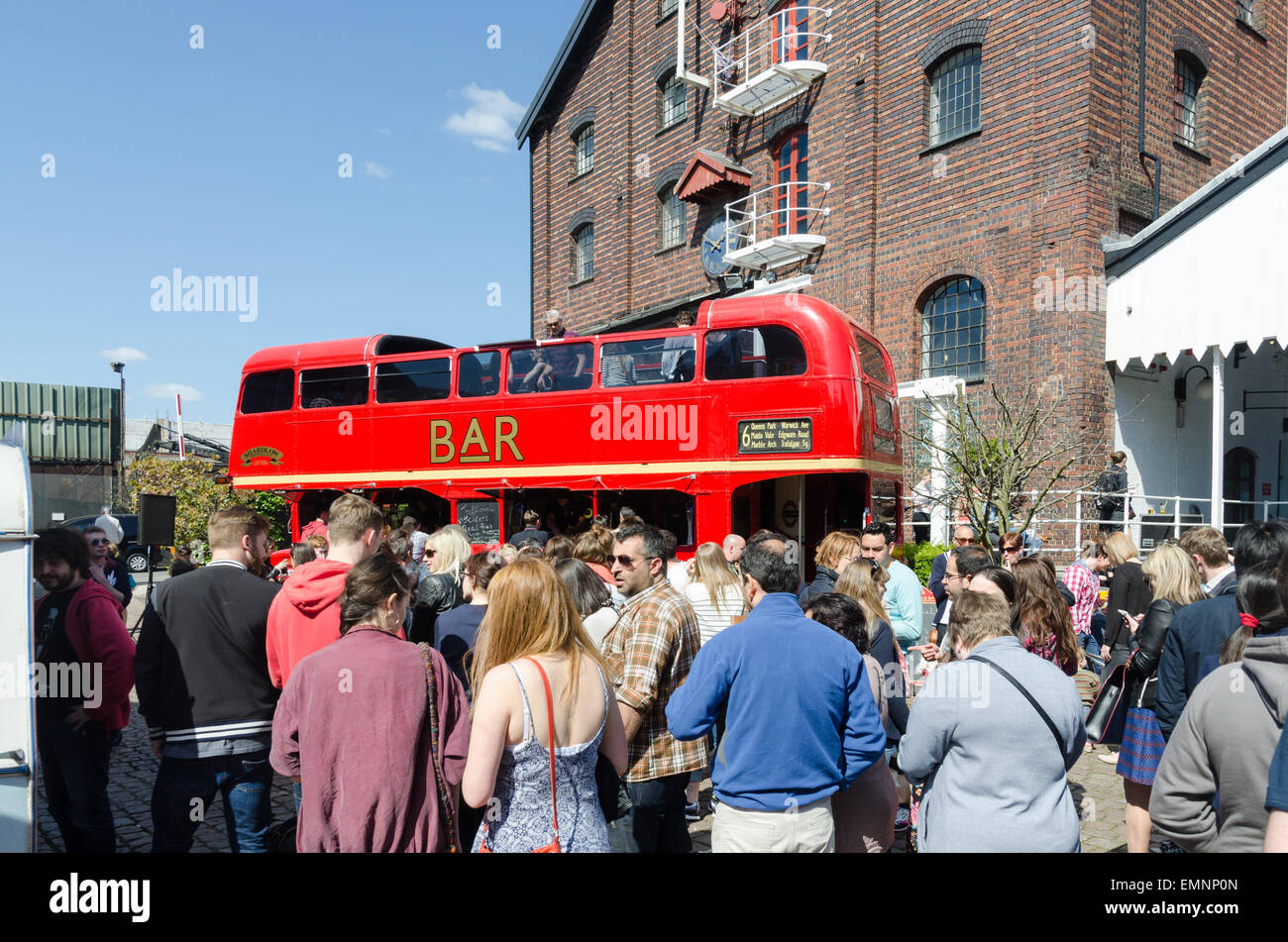 Visitors enjoying the Digbeth Food Festival in Birmingham Stock Photo ...