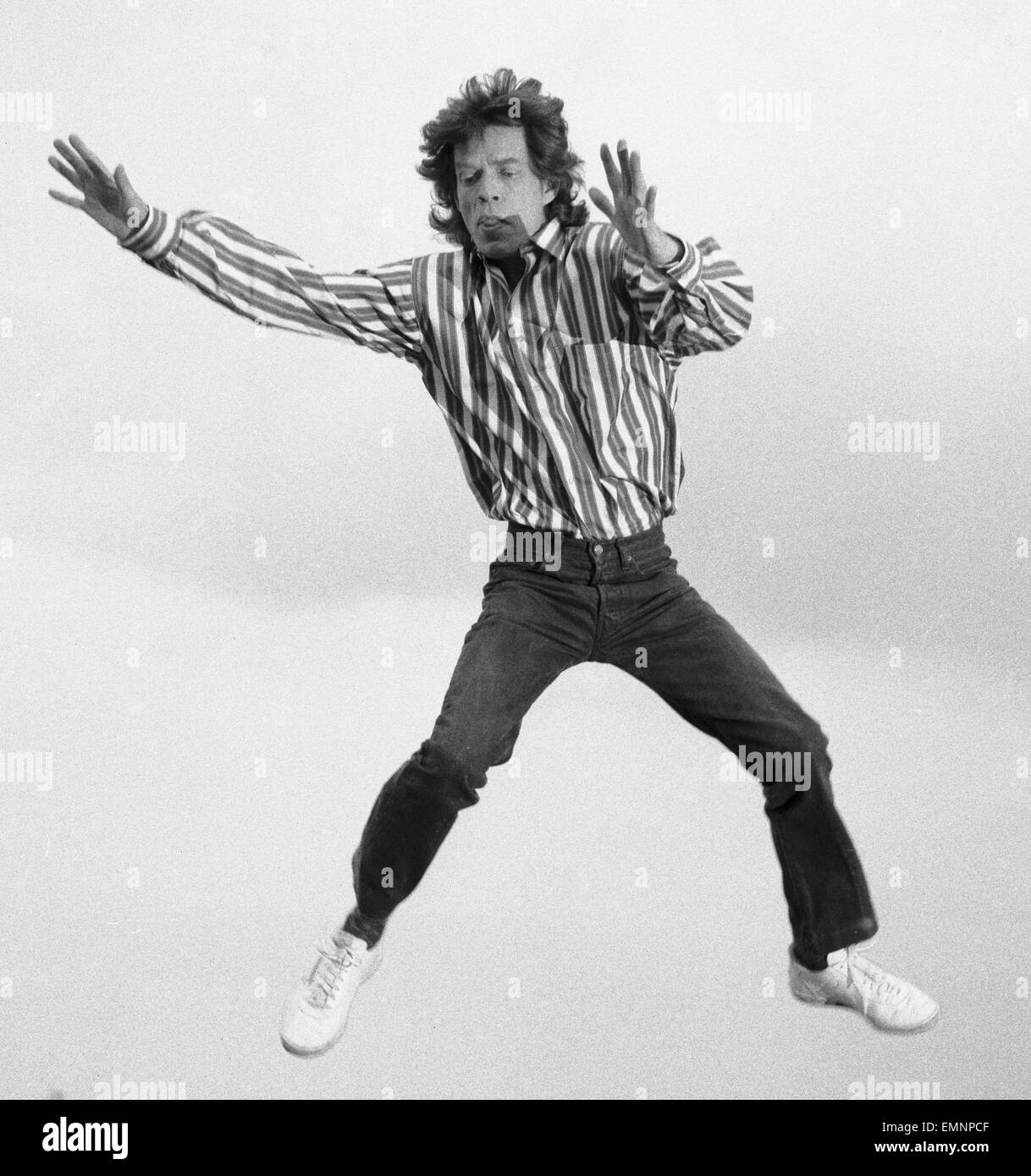 MICK JAGGER タンクトップ Mick Jagger puts on an animated display as he dances across