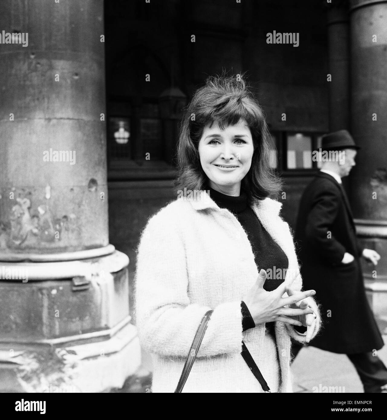 Actress Eileen Fox a.k.a. Kerry Marsh pictured outside Law Courts in London after obtaining a divorce from husband Roy Fox, 17th March 1966. Stock Photo