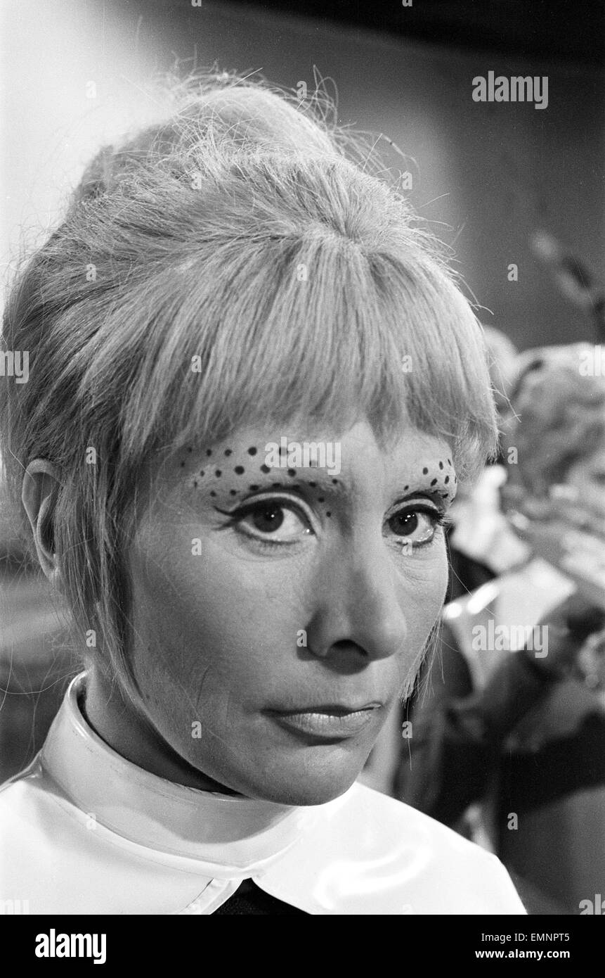 Filming Dr Who. The Drahvins from the planet Drahva in Galaxy Four. 1965. Stock Photo