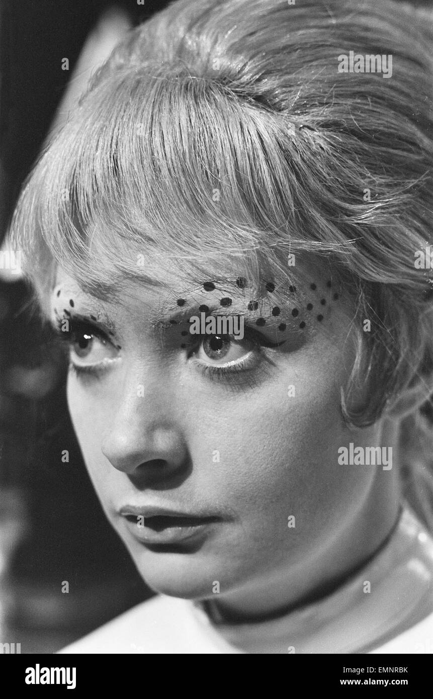 Filming Dr Who. The Drahvins from the planet Drahva in Galaxy Four. 1965. Stock Photo