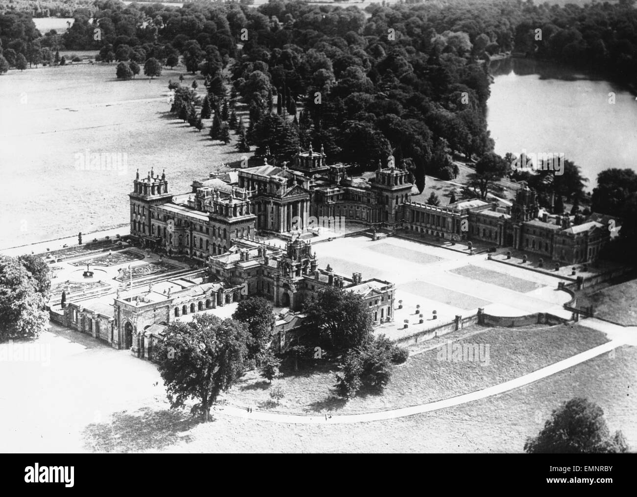 Aerial view blenheim palace Black and White Stock Photos & Images Alamy