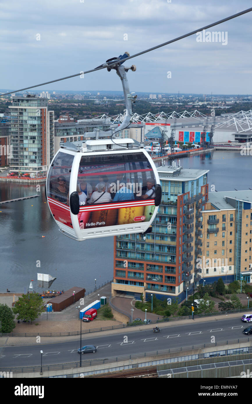 The London Cable Car crossing over the River Thames Stock Photo Alamy