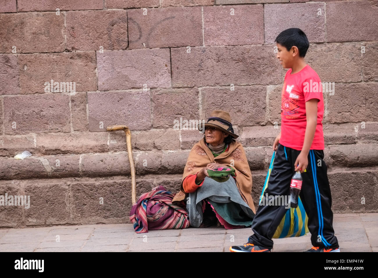 Indigenous peruvian woman hi-res stock photography and images - Alamy