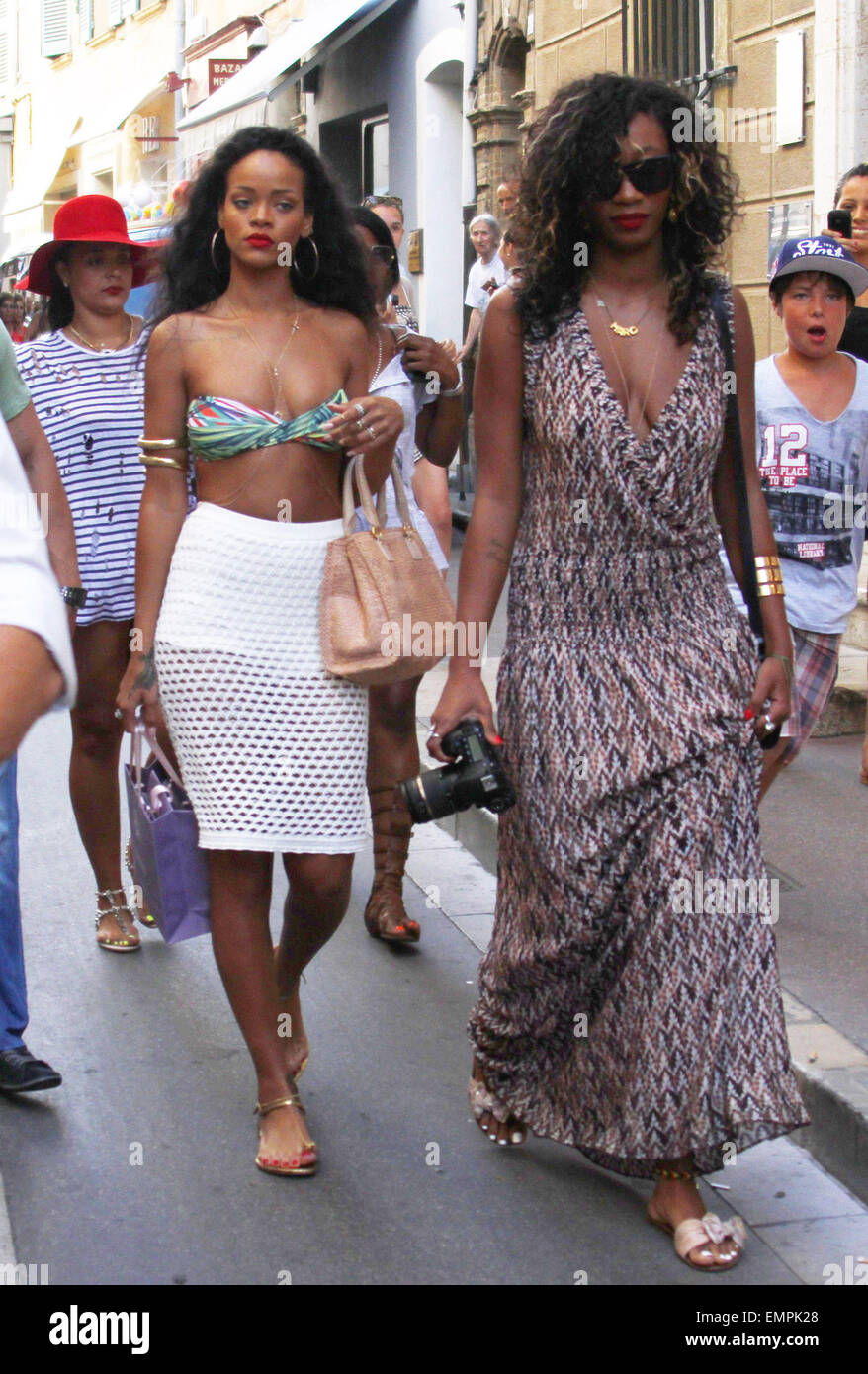 23 July 12 St Tropez Rihanna Takes A Stroll Through The Streets Of St Tropez Before Getting Back On Her Speedboat To Head Back To Her Yacht To Continue Her Holidays Stock Photo Alamy