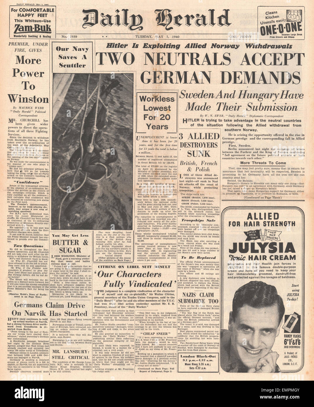 1940 front page Daily Herald Sweden Hungary accept German Demands on future Political Attitudes Stock Photo