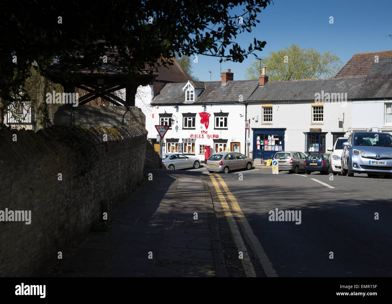 View of the Bulls Head pub in the english village of Bidford on Avon Stock Photo